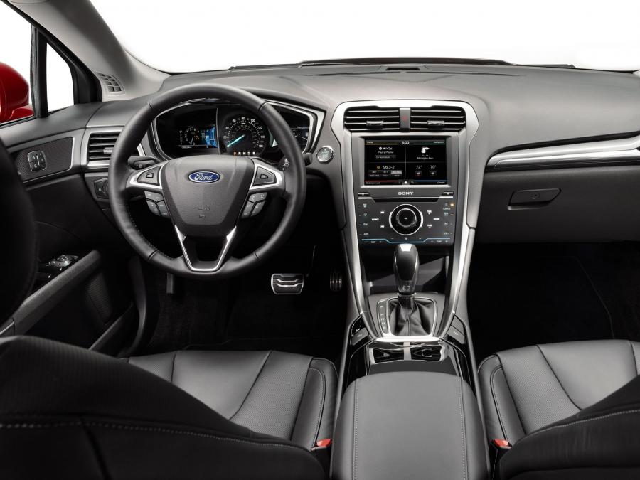  Ford Fusion Titanium 2012 года  (фото 9 из 15)